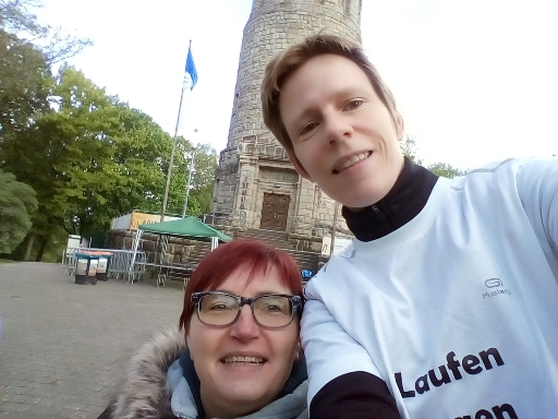 Toelle mit ihrer Freundin Claudia, die ihr in der schweren Zeit besonders beistand